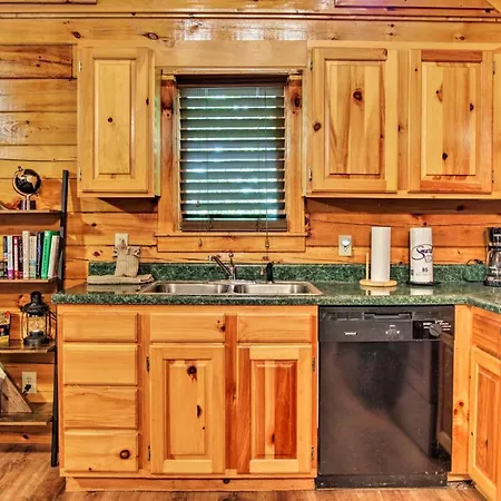 Charming Pigeon Forge Cabin With Private Hot Tub! Sevierville Exterior photo