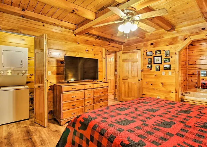 Charming Pigeon Forge Cabin With Private Hot Tub!