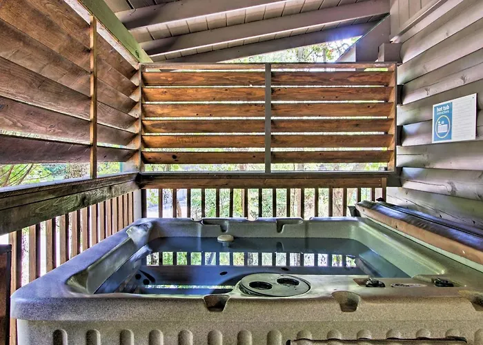 Charming Pigeon Forge Cabin With Private Hot Tub!