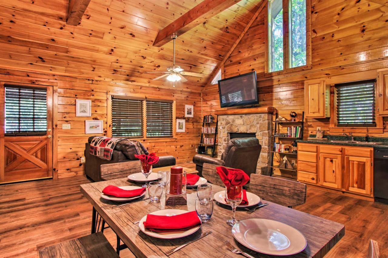 Charming Pigeon Forge With Private Hot Tub! *