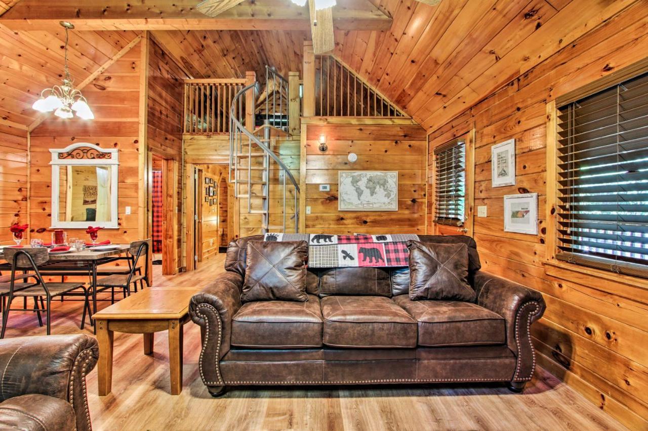 Holiday home Charming Pigeon Forge With Private Hot Tub! *