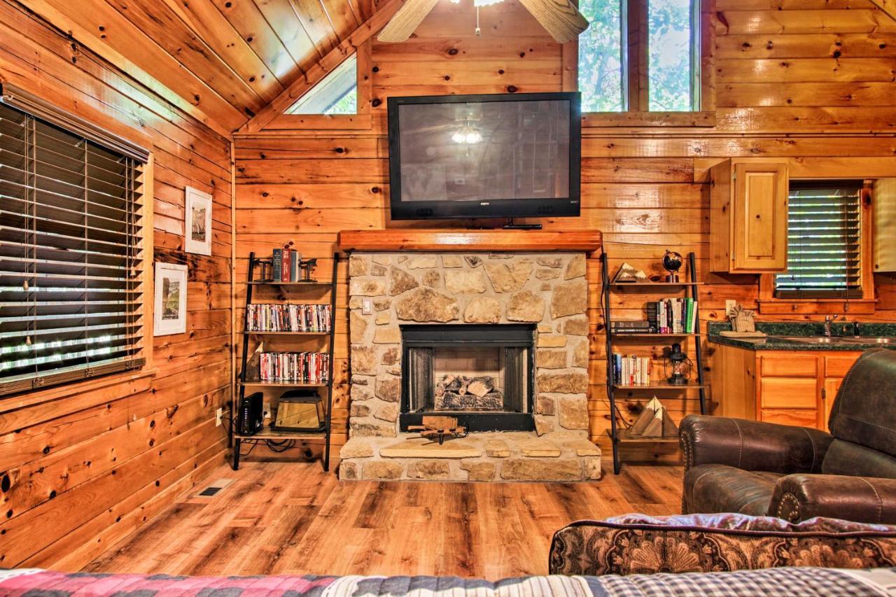 Charming Pigeon Forge With Private Hot Tub! * Sevierville