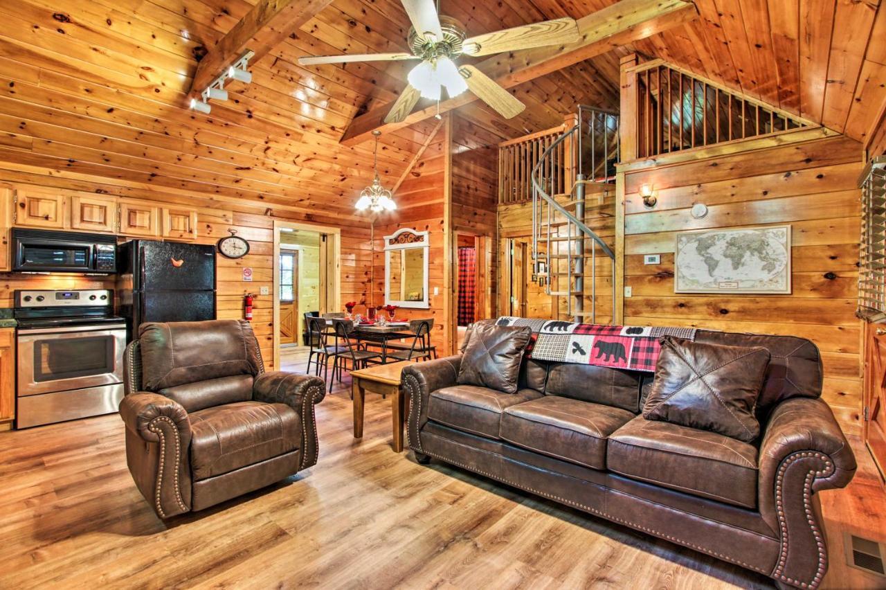 Holiday home Charming Pigeon Forge With Private Hot Tub! *
