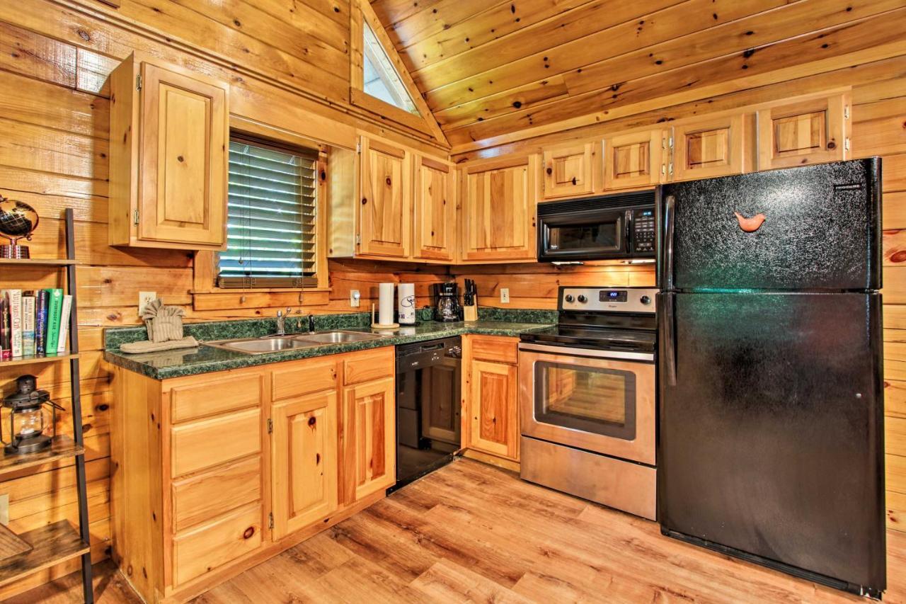 Charming Pigeon Forge With Private Hot Tub! Holiday home *