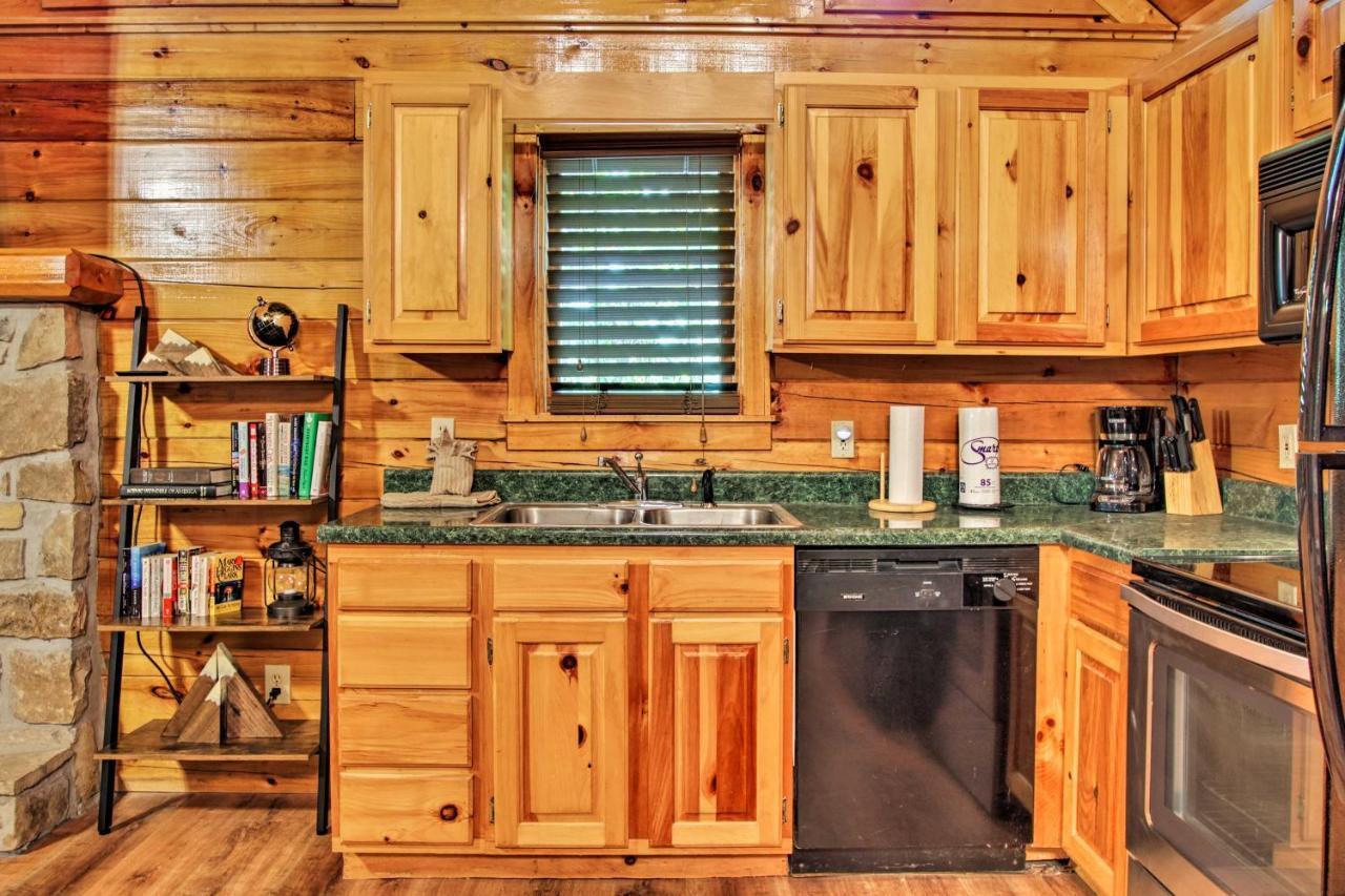 Holiday home Charming Pigeon Forge With Private Hot Tub! Sevierville