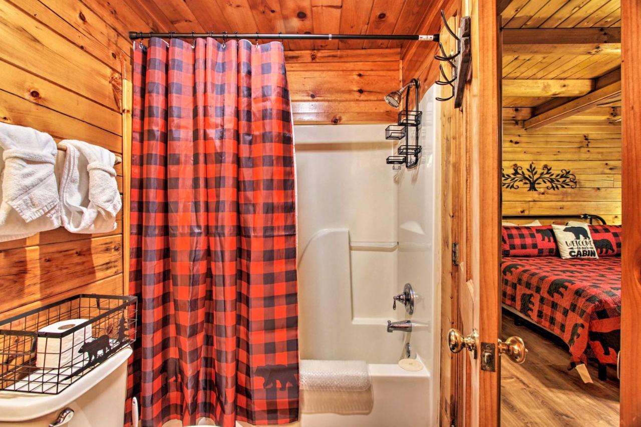 Charming Pigeon Forge With Private Hot Tub!