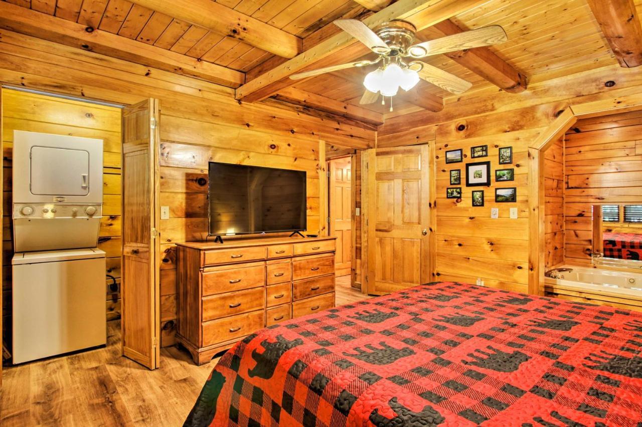 Charming Pigeon Forge With Private Hot Tub! Holiday home