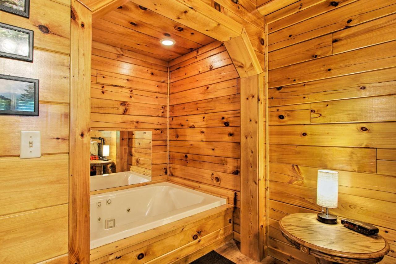 Charming Pigeon Forge With Private Hot Tub! * Sevierville