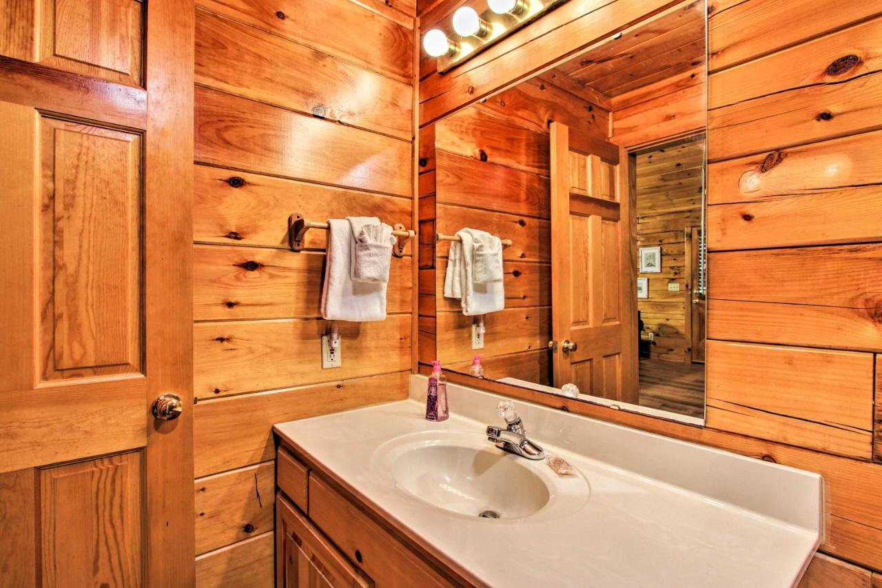 Holiday home Charming Pigeon Forge With Private Hot Tub!