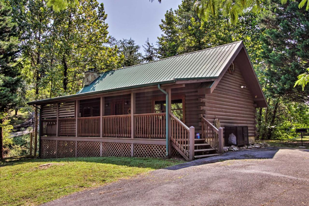 Charming Pigeon Forge With Private Hot Tub!